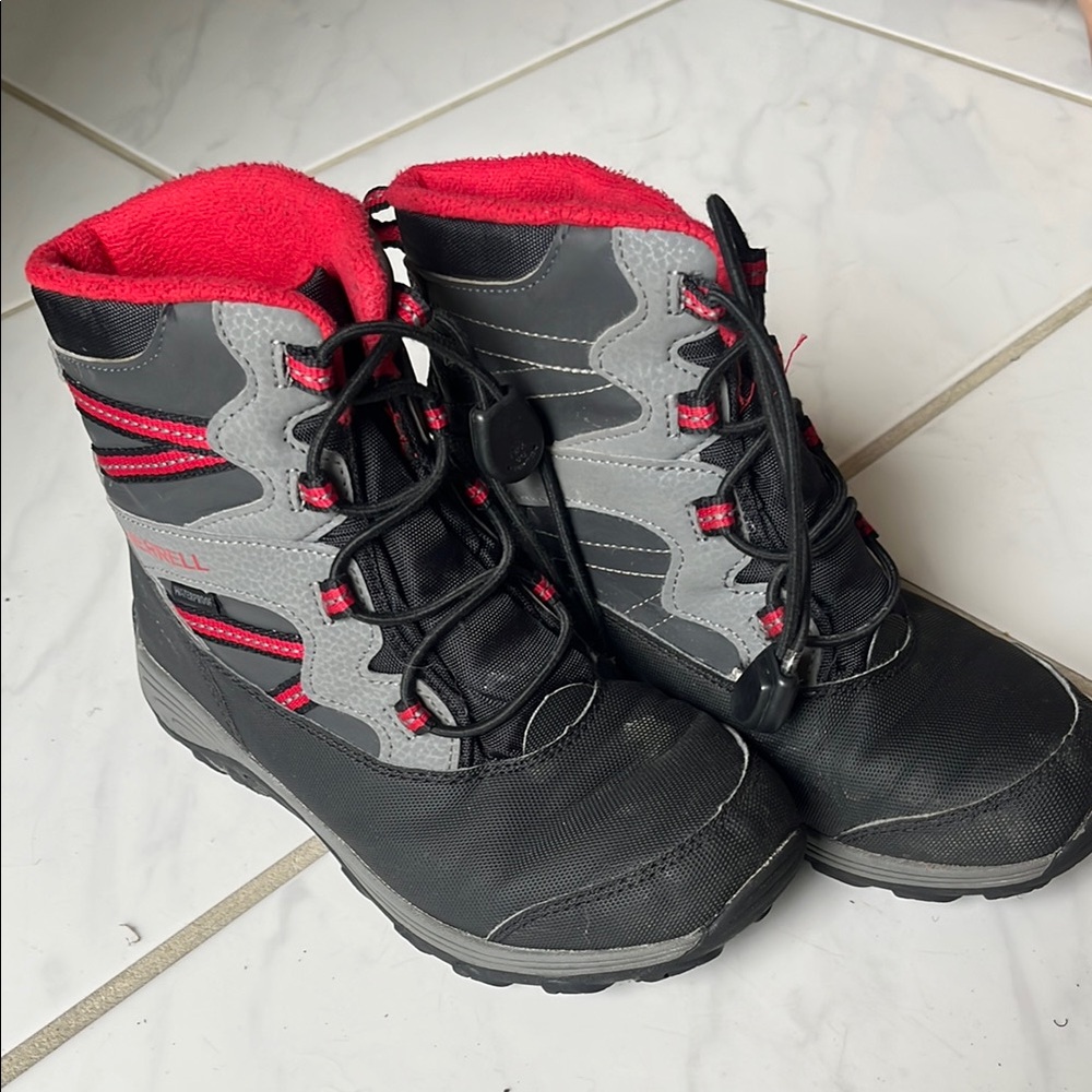 Kids Merrell Black and Red Rain & Snow Boots with Rubber Sole sz 3